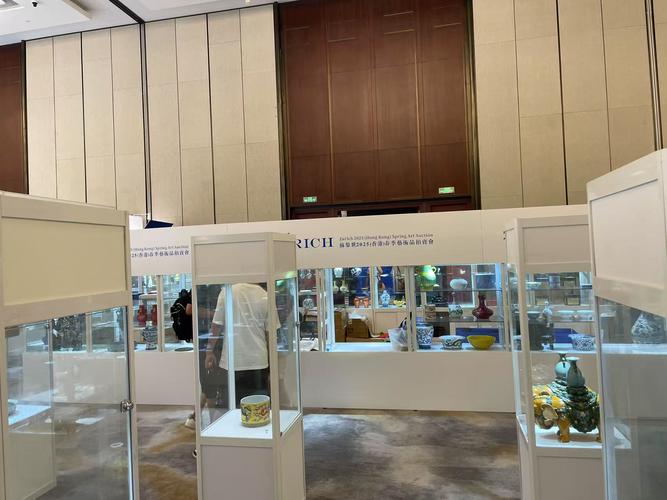 全新展柜布置,玻璃展示柜出租,高低展示柜出租,层板展示柜出租工厂